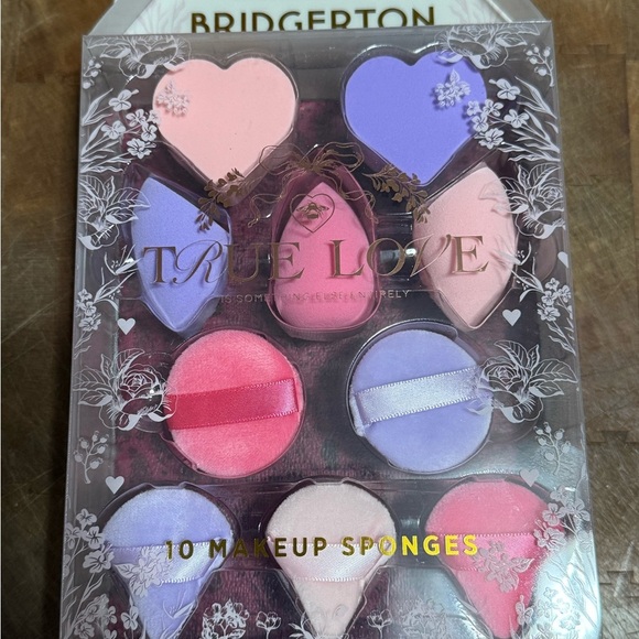 Netflix Bridgerton Lot Teapot Set, Bath Bombs, Make-up Sponges All Brand New - Picture 4 of 15